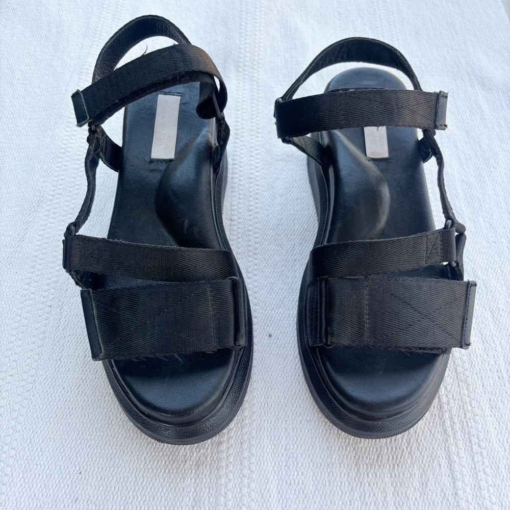 Suzanne Rae Velcro Sandal in black, size 37